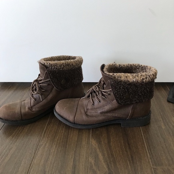 Brown boots - Picture 2 of 5